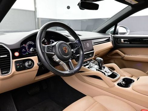 Certified 2023 Porsche Cayenne Coupe AWD/4WD image 4