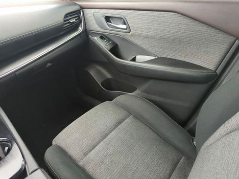 Certified 2021 Nissan Rogue SV FWD image 27