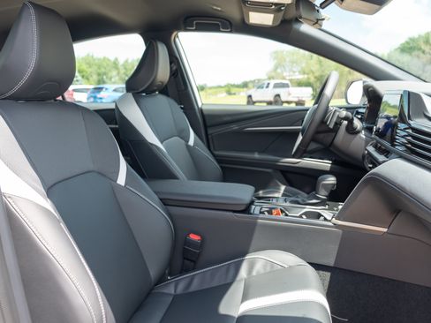 New 2026 Toyota Camry Hybrid FWD image 23