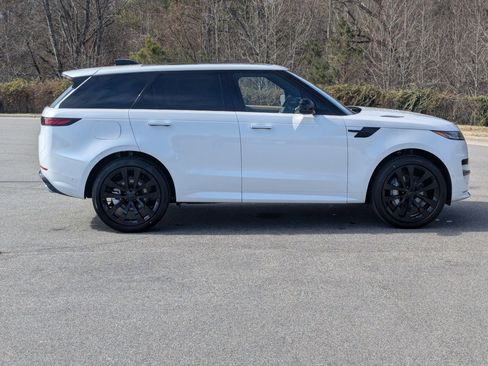 New 2026 Land Rover Range Rover Sport Dynamic SE image 9