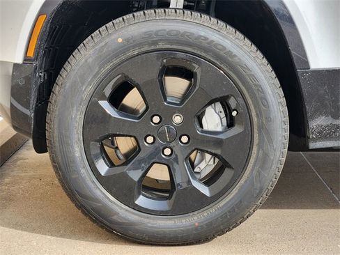 New 2026 Land Rover Defender 110 X-Dynamic SE image 7