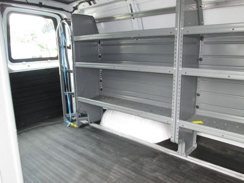 Used 2016 Chevrolet Express 2500 RWD image 27