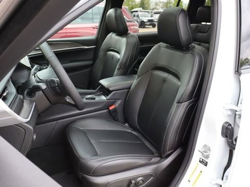 Used 2026 Jeep Grand Cherokee L Limited AWD/4WD image 12