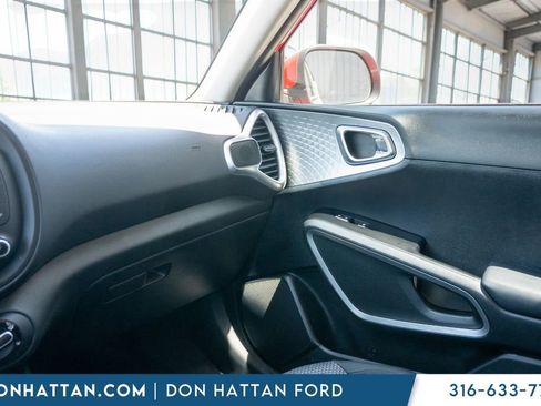Used 2025 Kia Soul LX FWD image 15