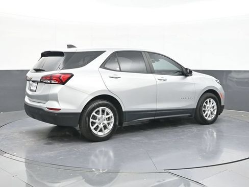 Used 2022 Chevrolet Equinox LS FWD image 16
