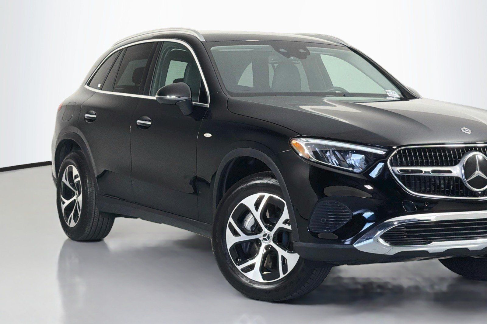 Certified 2025 Mercedes-Benz GLC 350e 4MATIC w/ Driver Assistance Package image 15