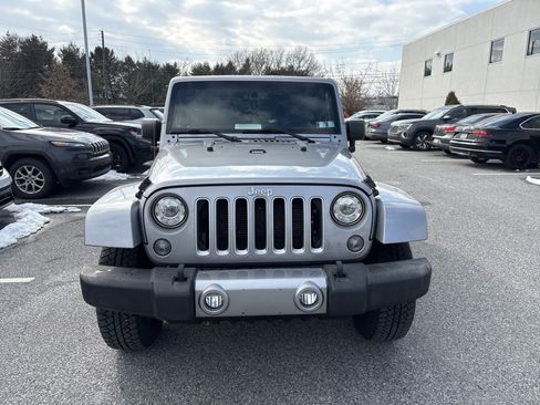 Used 2017 Jeep Wrangler Unlimited Sahara image 3