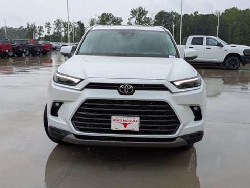 New 2026 Toyota Grand Highlander FWD image 8