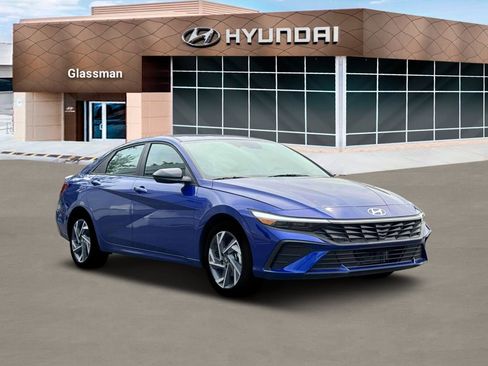 New 2025 Hyundai Elantra SEL image 11