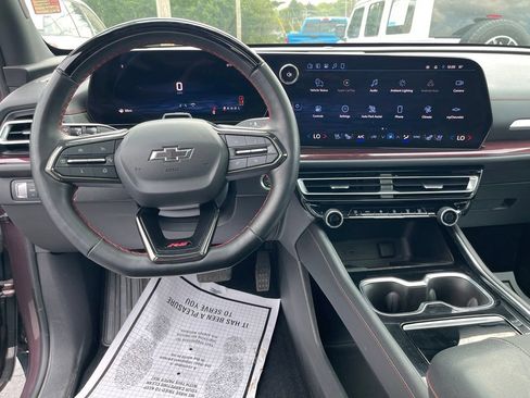 Used 2024 Chevrolet Traverse RS FWD image 14