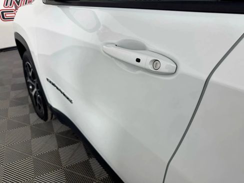 Used 2025 Jeep Compass Limited image 24