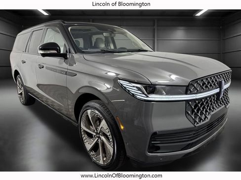 Used 2025 Lincoln Navigator L Black Label w/ Black Label Special Edition image 9