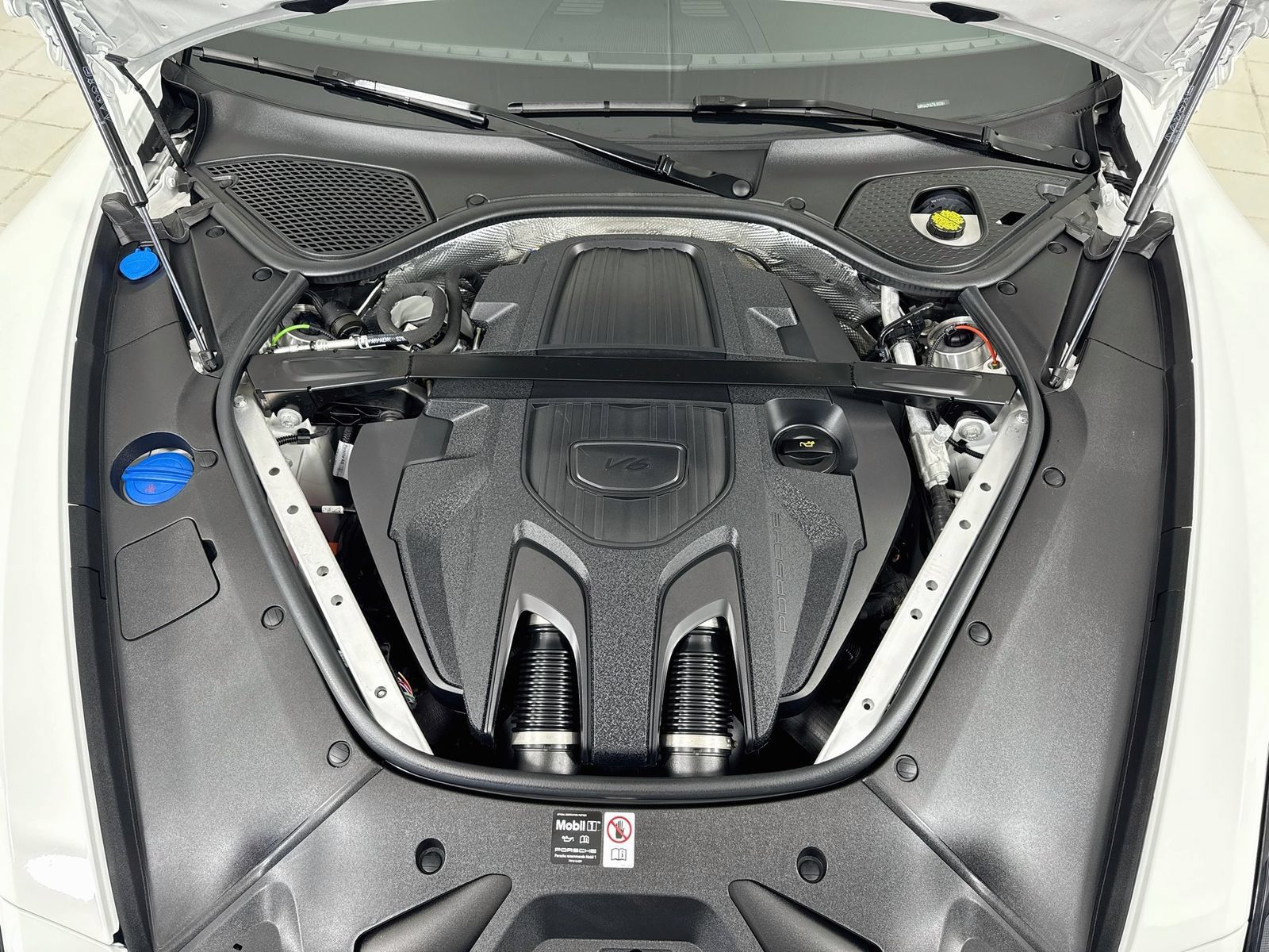 Used 2025 Porsche Panamera RWD image 30