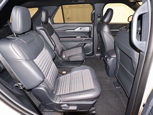 New 2026 Ford Explorer ST-Line w/ ST-Line Street Pack image 17