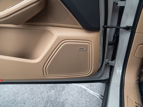 Certified 2026 Porsche Macan AWD/4WD image 19