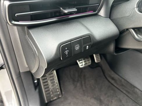 Certified 2025 Hyundai Elantra SEL FWD image 17