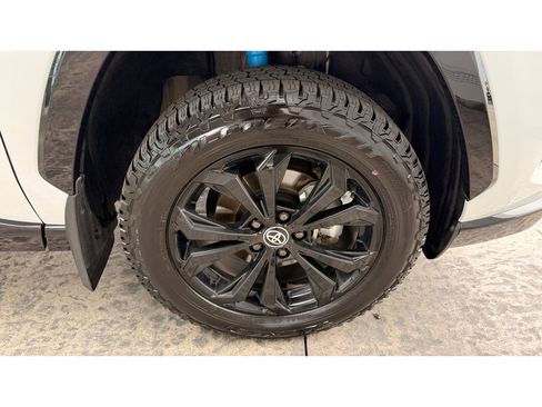 Used 2025 Toyota RAV4 SE w/ Convenience Package image 11