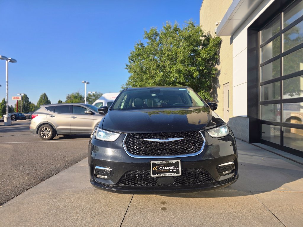 Used 2024 Chrysler Pacifica Touring-L FWD image 5