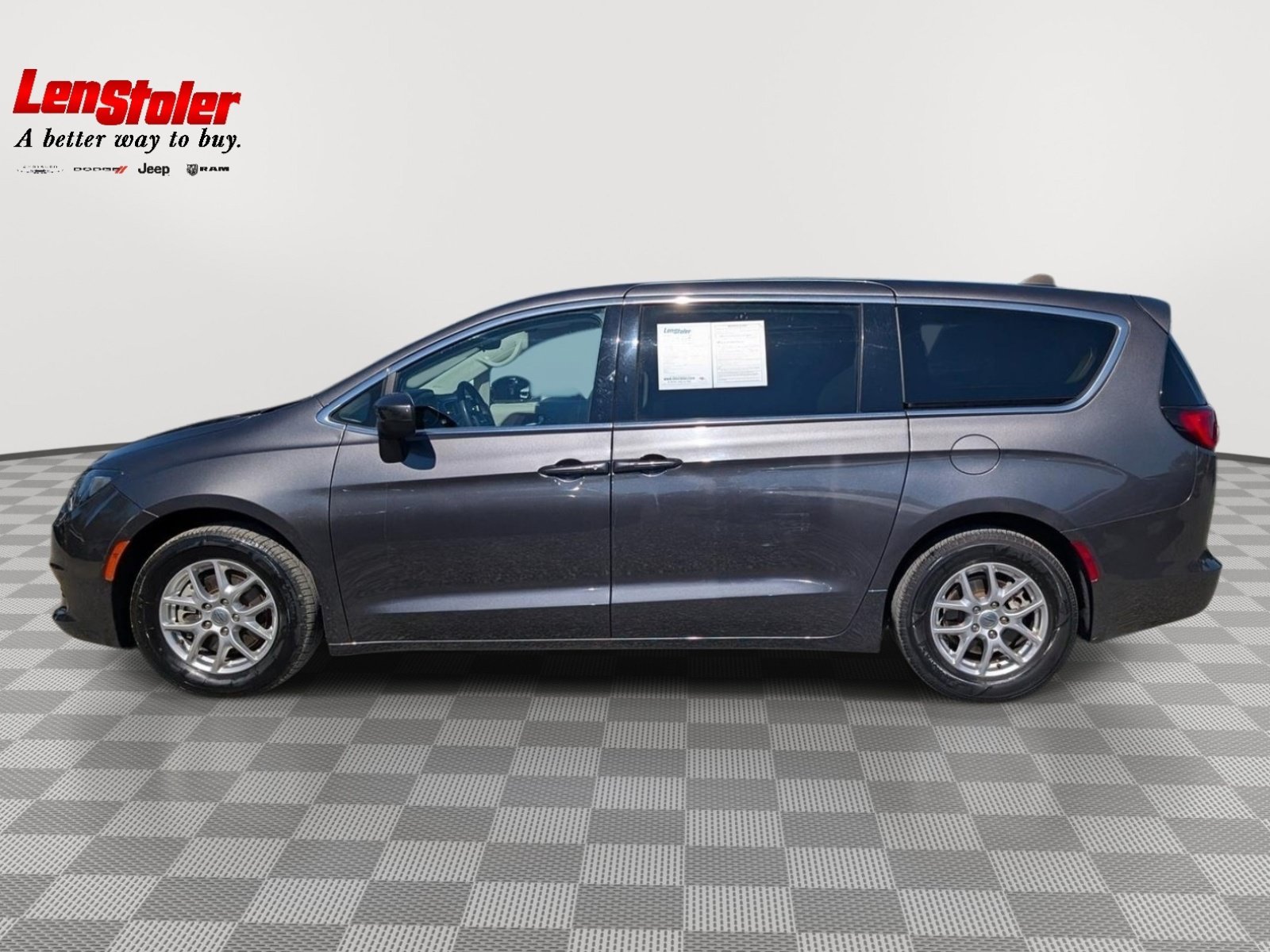 Used 2023 Chrysler Voyager LX FWD image 2