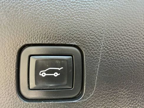 Used 2021 Chevrolet Traverse LT AWD/4WD image 10