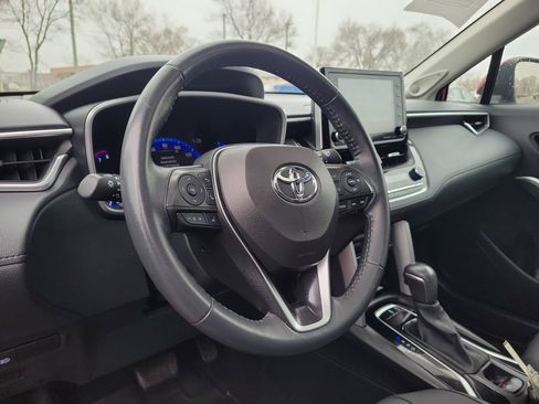 Used 2022 Toyota Corolla Cross XLE w/ Convenience Package image 17