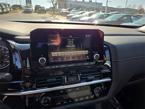 New 2025 Nissan Pathfinder SV w/ Black Appearance Package image 24