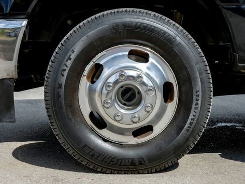 Used 2022 Ford F350 XLT w/ XLT Premium Package image 62