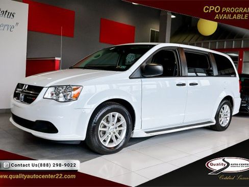 Used 2019 Dodge Grand Caravan SE FWD image 1
