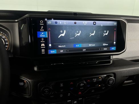 Certified 2024 Jeep Gladiator Sport image 15