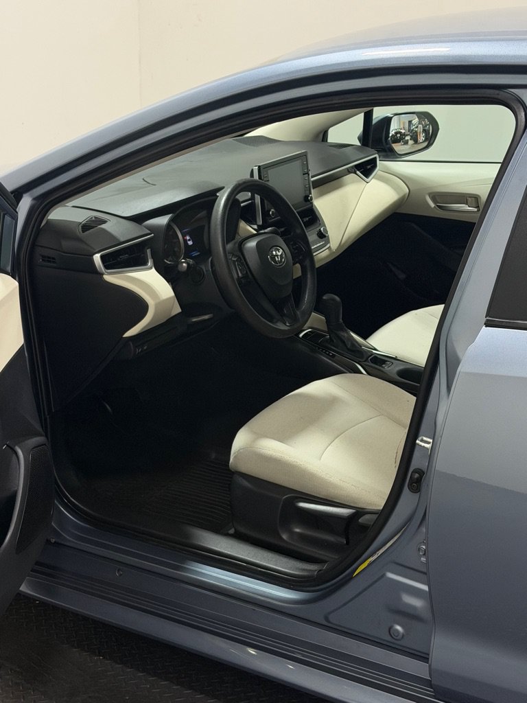 Used 2020 Toyota Corolla LE FWD image 7