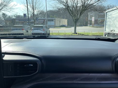 Used 2023 Ford Explorer Platinum w/ Technology Package image 15