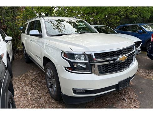 Used 2015 Chevrolet Suburban LTZ image 2