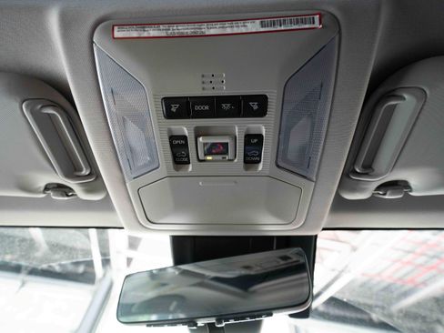 Used 2020 Toyota RAV4 Limited AWD/4WD image 18