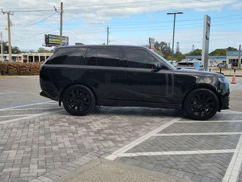 Used 2025 Land Rover Range Rover SE AWD/4WD image 6