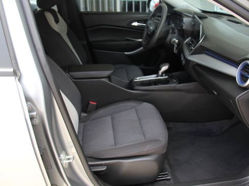 Used 2024 Chevrolet Trax LS w/ LS Convenience Package FWD image 25
