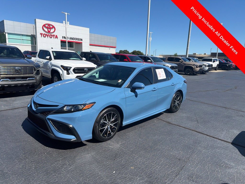 Used 2024 Toyota Camry SE FWD image 1