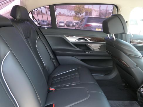 Used 2020 BMW 740i w/ Premium Package RWD image 26