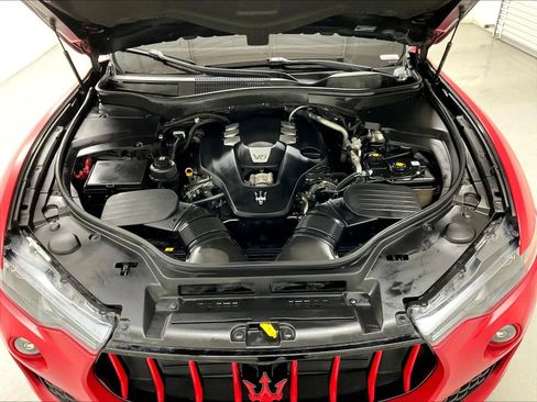 Used 2017 Maserati Levante w/ Luxury Package AWD/4WD image 35