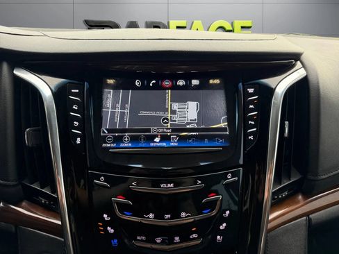 Used 2018 Cadillac Escalade Premium Luxury w/ LPO, Radiant Package AWD/4WD image 33