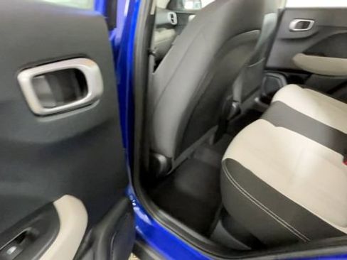 Used 2023 Hyundai Venue SEL FWD image 22