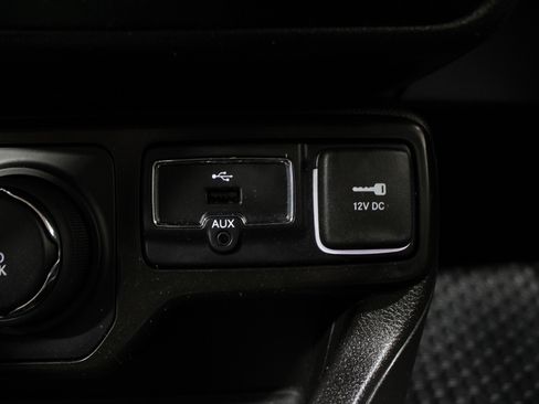 Used 2023 Jeep Renegade Latitude w/ Premium Group image 24