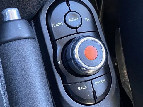 Used 2015 MINI Cooper 4-Door Hardtop image 17