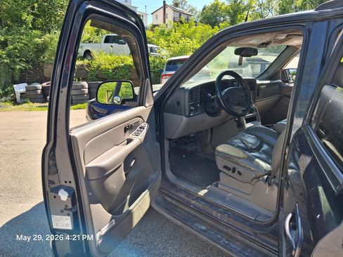 Used 2005 GMC Yukon SLT w/ SLT Preferred Equipment Group AWD/4WD image 8