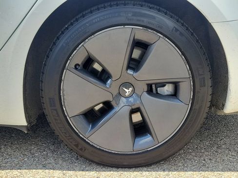 Used 2023 Tesla Model 3 Standard Range RWD image 5
