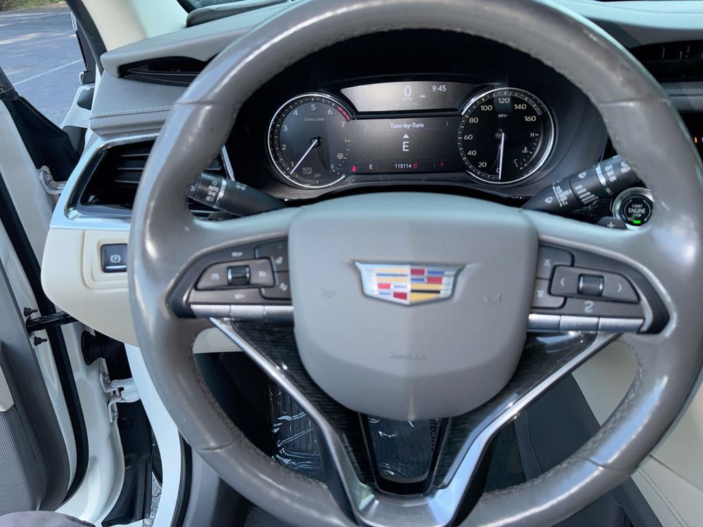 Used 2020 Cadillac XT6 Premium Luxury FWD image 16