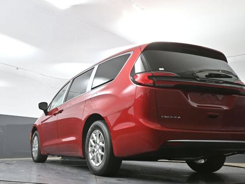 New 2027 Chrysler Pacifica Select FWD image 40