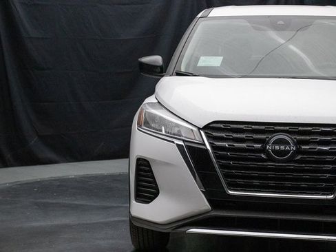 New 2025 Nissan Kicks Play S image 5