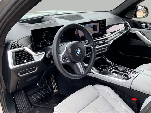 Certified 2025 BMW X7 xDrive40i w/ M Sport Package AWD/4WD image 16