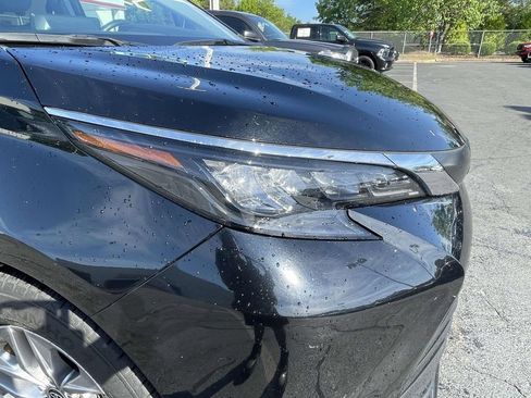 Used 2024 Toyota Sienna XLE image 3