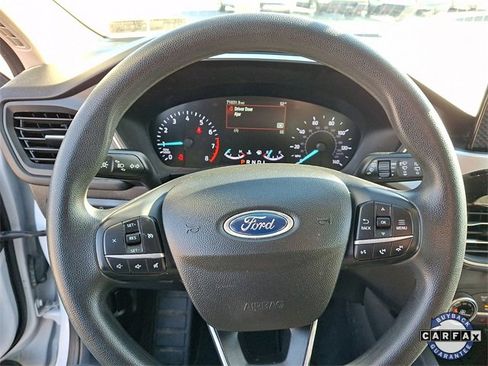 Used 2020 Ford Escape SE image 18